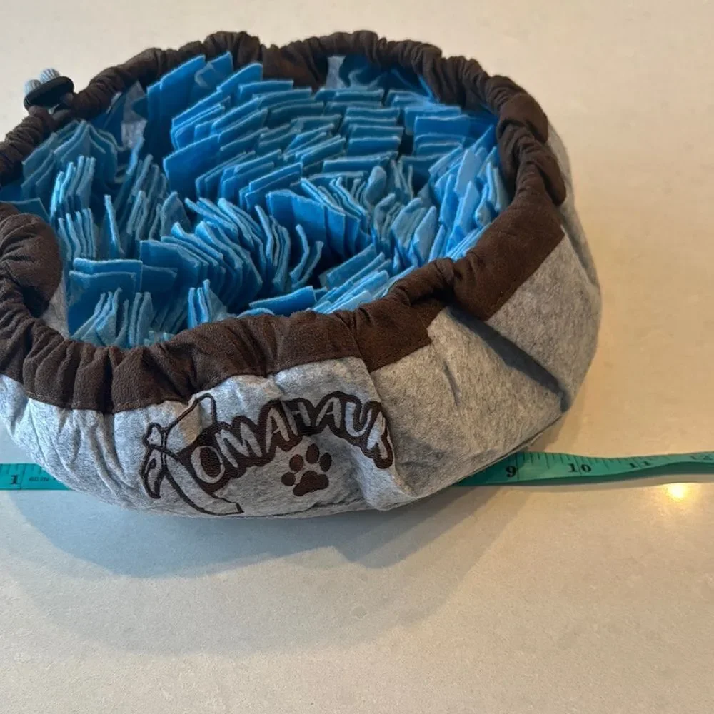 TOMAXX Pet Snuffle Bowl in Blue and Brown